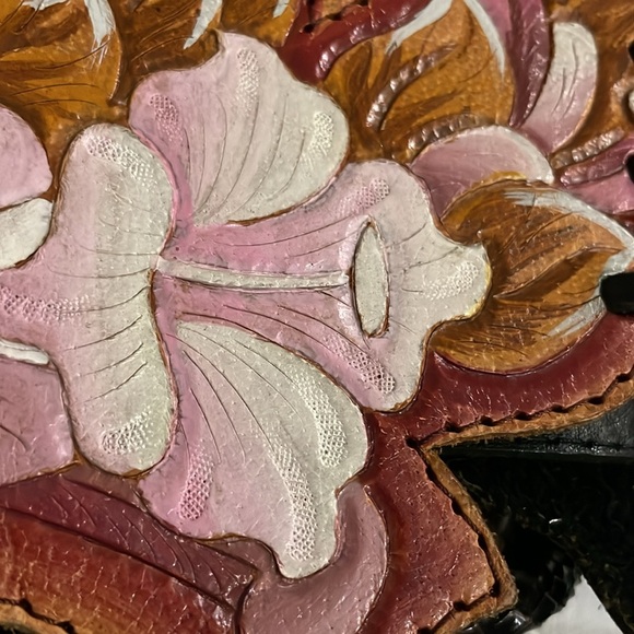 Beautiful hand tooled Country Western dark brown leather utility belt - Picture 12 of 12